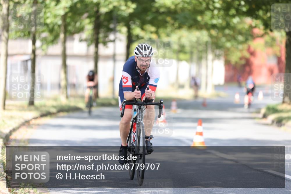 11.08.2024 - GEWOBA Citytriathlon Bremen H.Heesch http://msf.ph/oto/6779707 11.08.2024 11:48:01 Radfahren 760, 832, 906, 918, 924, 928 meine-sportfotos.de