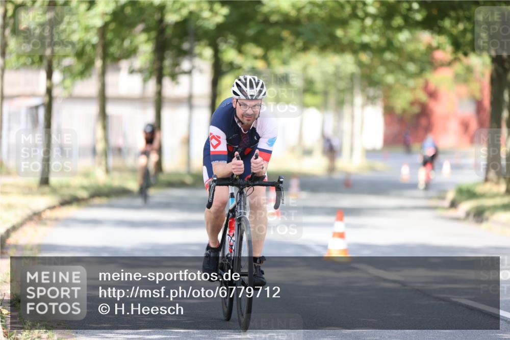 11.08.2024 - GEWOBA Citytriathlon Bremen H.Heesch http://msf.ph/oto/6779712 11.08.2024 11:48:01 Radfahren 760, 832, 906, 918, 924, 928 meine-sportfotos.de