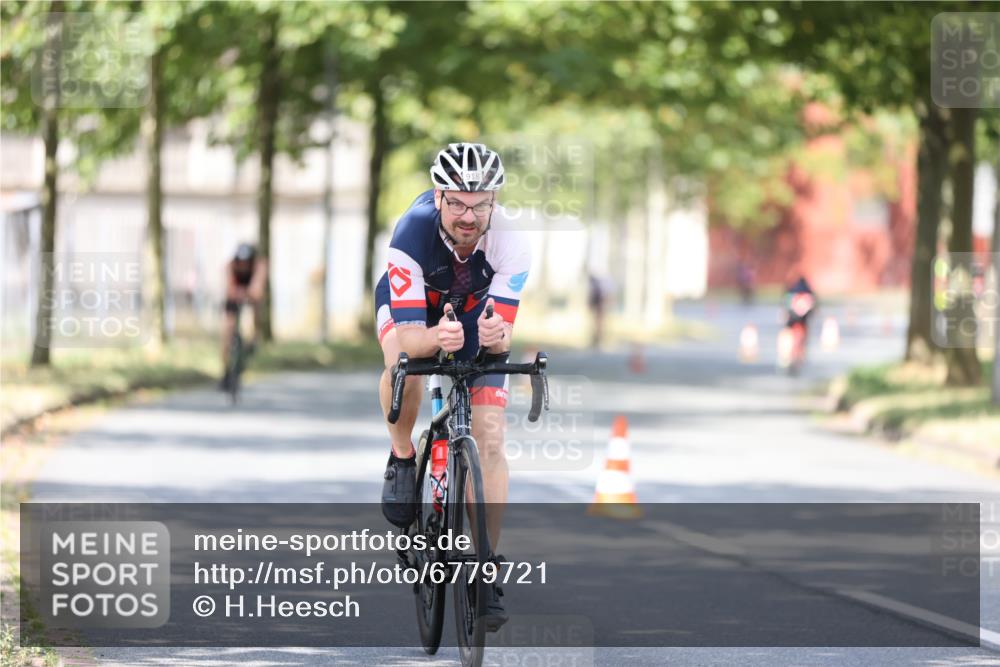 11.08.2024 - GEWOBA Citytriathlon Bremen H.Heesch http://msf.ph/oto/6779721 11.08.2024 11:48:01 Radfahren 760, 832, 906, 918, 924, 928 meine-sportfotos.de