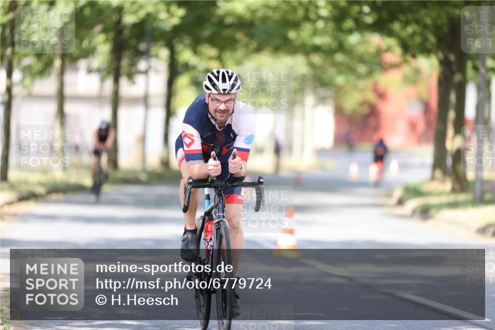 11.08.2024 - GEWOBA Citytriathlon Bremen H.Heesch http://msf.ph/oto/6779724 11.08.2024 11:48:01 Radfahren 760, 832, 906, 918, 924, 928 meine-sportfotos.de