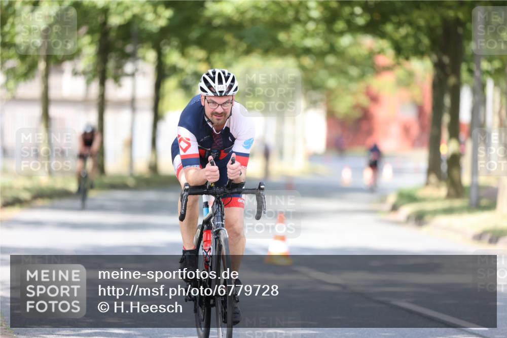 11.08.2024 - GEWOBA Citytriathlon Bremen H.Heesch http://msf.ph/oto/6779728 11.08.2024 11:48:01 Radfahren 760, 832, 906, 918, 924, 928 meine-sportfotos.de