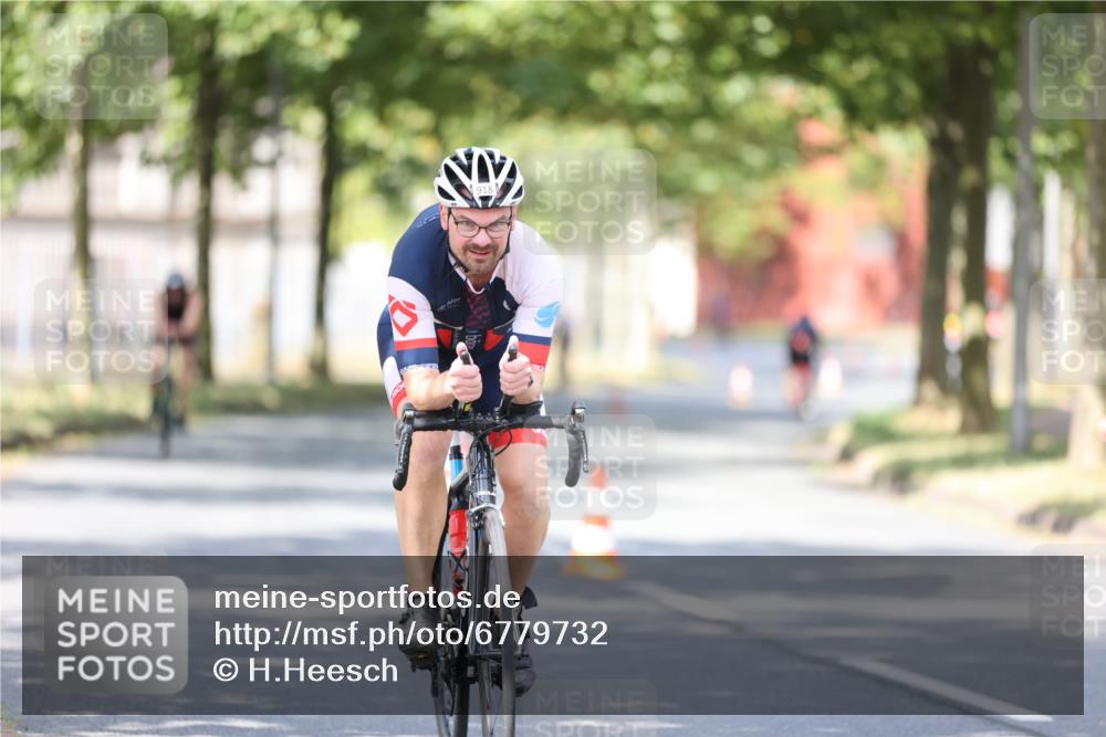 11.08.2024 - GEWOBA Citytriathlon Bremen H.Heesch http://msf.ph/oto/6779732 11.08.2024 11:48:01 Radfahren 760, 832, 906, 918, 924, 928 meine-sportfotos.de