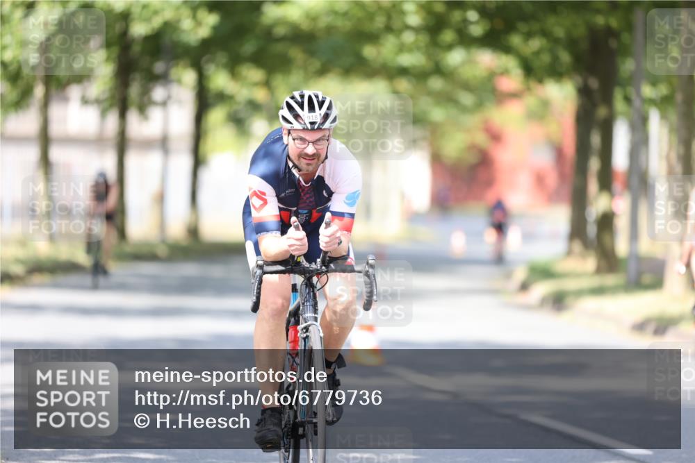 11.08.2024 - GEWOBA Citytriathlon Bremen H.Heesch http://msf.ph/oto/6779736 11.08.2024 11:48:01 Radfahren 760, 832, 906, 918, 924, 928 meine-sportfotos.de