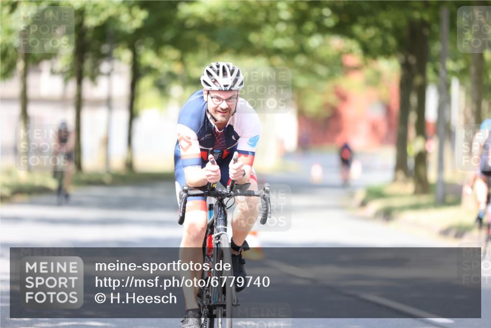 11.08.2024 - GEWOBA Citytriathlon Bremen H.Heesch http://msf.ph/oto/6779740 11.08.2024 11:48:01 Radfahren 760, 832, 906, 918, 924, 928 meine-sportfotos.de