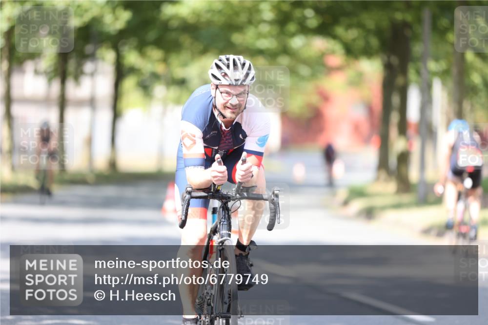 11.08.2024 - GEWOBA Citytriathlon Bremen H.Heesch http://msf.ph/oto/6779749 11.08.2024 11:48:01 Radfahren 760, 832, 906, 918, 924, 928 meine-sportfotos.de