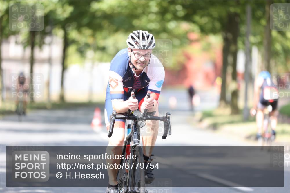 11.08.2024 - GEWOBA Citytriathlon Bremen H.Heesch http://msf.ph/oto/6779754 11.08.2024 11:48:01 Radfahren 760, 832, 906, 918, 924, 928 meine-sportfotos.de
