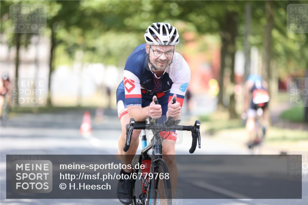 11.08.2024 - GEWOBA Citytriathlon Bremen H.Heesch http://msf.ph/oto/6779768 11.08.2024 11:48:01 Radfahren 760, 832, 906, 918, 924, 928 meine-sportfotos.de