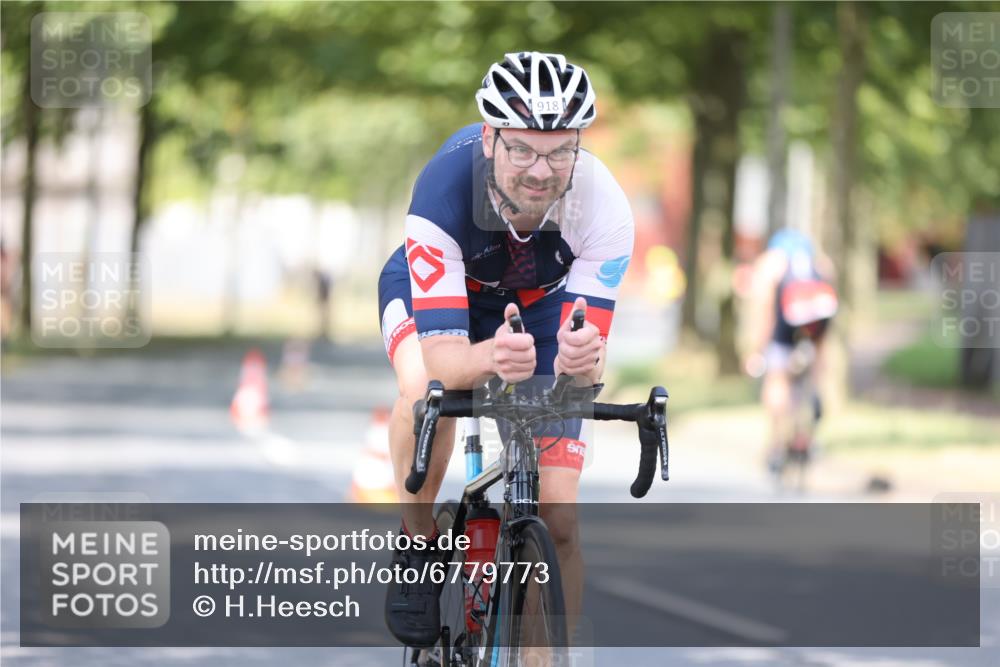 11.08.2024 - GEWOBA Citytriathlon Bremen H.Heesch http://msf.ph/oto/6779773 11.08.2024 11:48:01 Radfahren 760, 832, 906, 918, 924, 928 meine-sportfotos.de