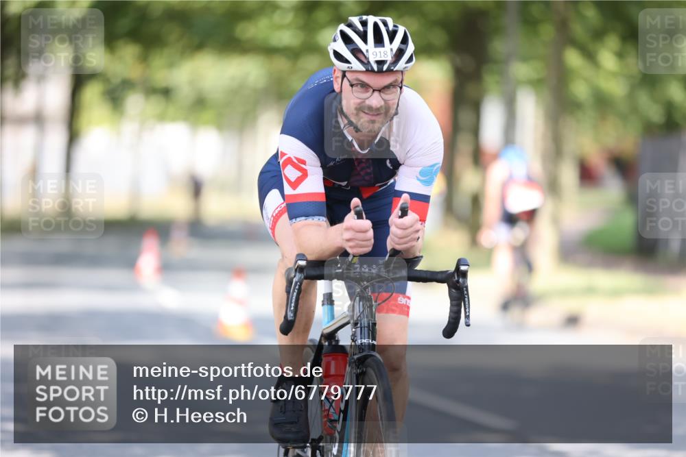 11.08.2024 - GEWOBA Citytriathlon Bremen H.Heesch http://msf.ph/oto/6779777 11.08.2024 11:48:01 Radfahren 760, 832, 906, 918, 924, 928 meine-sportfotos.de