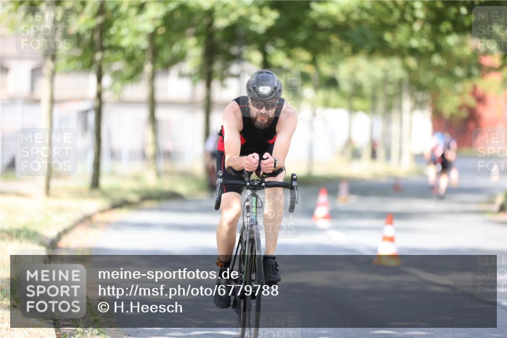 11.08.2024 - GEWOBA Citytriathlon Bremen H.Heesch http://msf.ph/oto/6779788 11.08.2024 11:48:04 Radfahren 760, 809, 906, 918, 924, 928 meine-sportfotos.de