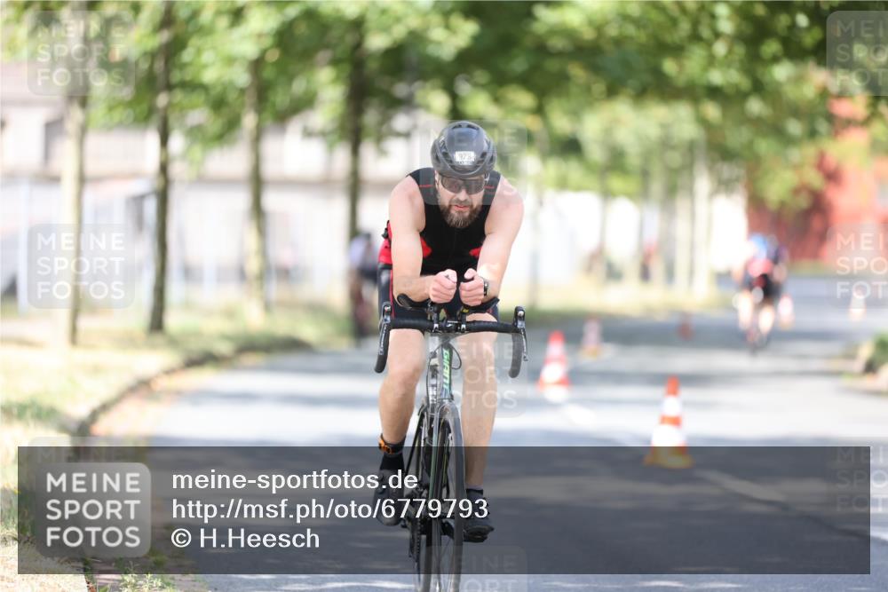 11.08.2024 - GEWOBA Citytriathlon Bremen H.Heesch http://msf.ph/oto/6779793 11.08.2024 11:48:04 Radfahren 760, 809, 906, 918, 924, 928 meine-sportfotos.de