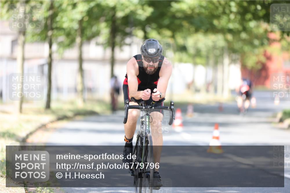 11.08.2024 - GEWOBA Citytriathlon Bremen H.Heesch http://msf.ph/oto/6779796 11.08.2024 11:48:05 Radfahren 760, 809, 906, 918, 924, 928 meine-sportfotos.de