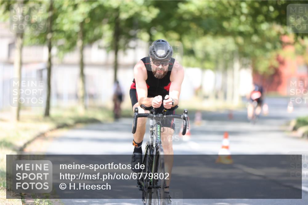 11.08.2024 - GEWOBA Citytriathlon Bremen H.Heesch http://msf.ph/oto/6779802 11.08.2024 11:48:05 Radfahren 760, 809, 906, 918, 924, 928 meine-sportfotos.de