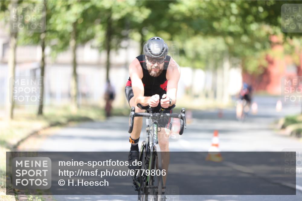 11.08.2024 - GEWOBA Citytriathlon Bremen H.Heesch http://msf.ph/oto/6779806 11.08.2024 11:48:05 Radfahren 760, 809, 906, 918, 924, 928 meine-sportfotos.de