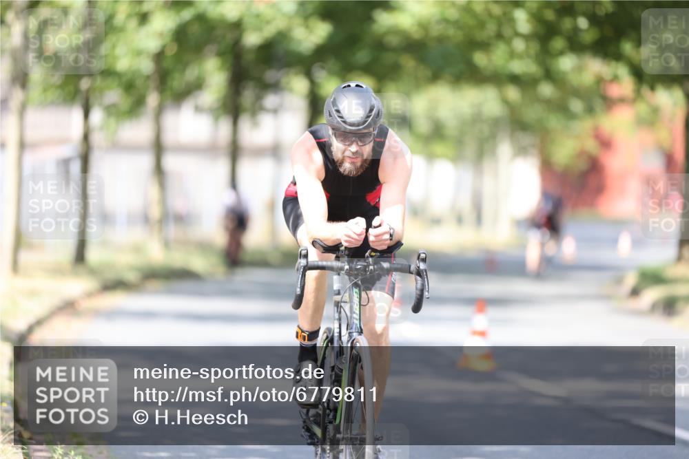 11.08.2024 - GEWOBA Citytriathlon Bremen H.Heesch http://msf.ph/oto/6779811 11.08.2024 11:48:05 Radfahren 760, 809, 906, 918, 924, 928 meine-sportfotos.de