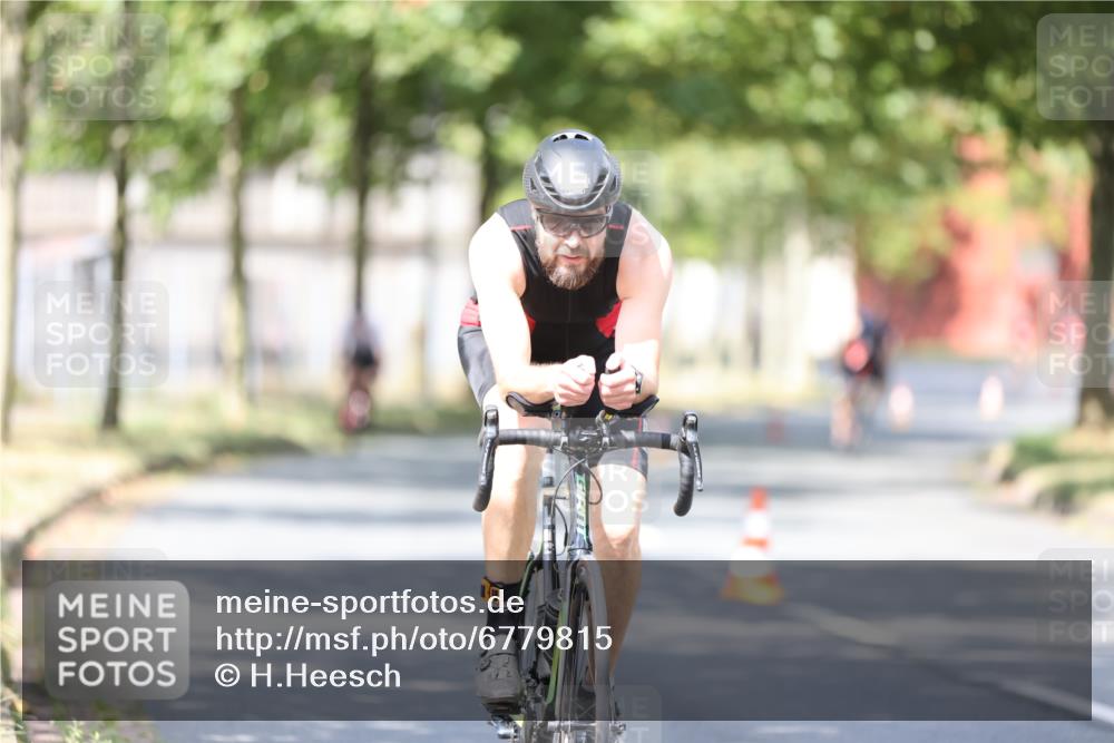 11.08.2024 - GEWOBA Citytriathlon Bremen H.Heesch http://msf.ph/oto/6779815 11.08.2024 11:48:05 Radfahren 760, 809, 906, 918, 924, 928 meine-sportfotos.de