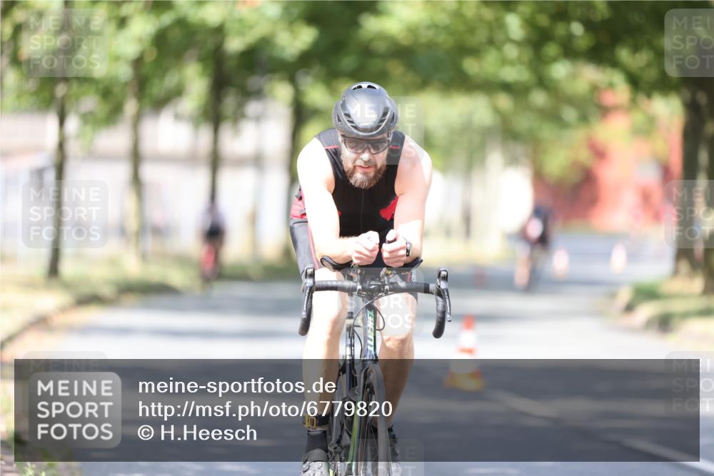 11.08.2024 - GEWOBA Citytriathlon Bremen H.Heesch http://msf.ph/oto/6779820 11.08.2024 11:48:05 Radfahren 760, 809, 906, 918, 924, 928 meine-sportfotos.de