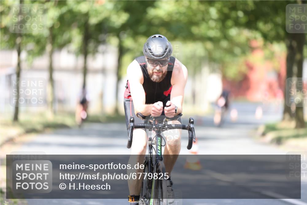11.08.2024 - GEWOBA Citytriathlon Bremen H.Heesch http://msf.ph/oto/6779825 11.08.2024 11:48:05 Radfahren 760, 809, 906, 918, 924, 928 meine-sportfotos.de