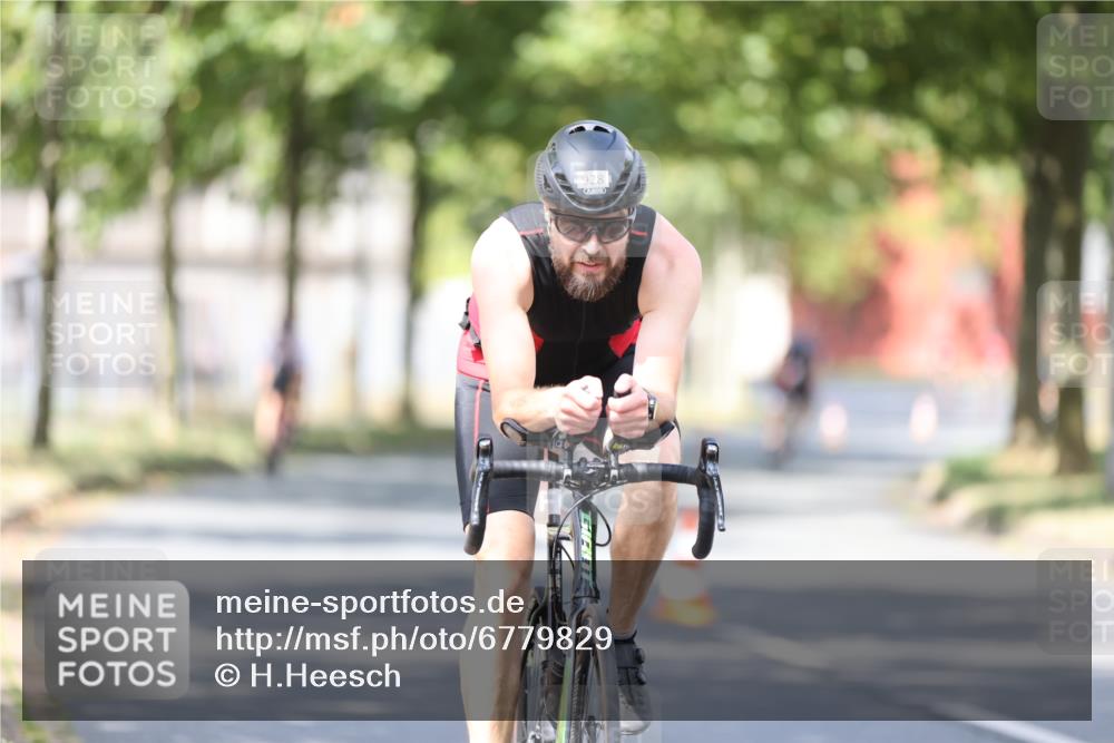 11.08.2024 - GEWOBA Citytriathlon Bremen H.Heesch http://msf.ph/oto/6779829 11.08.2024 11:48:05 Radfahren 760, 809, 906, 918, 924, 928 meine-sportfotos.de