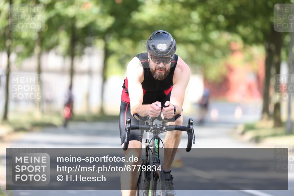 11.08.2024 - GEWOBA Citytriathlon Bremen H.Heesch http://msf.ph/oto/6779834 11.08.2024 11:48:05 Radfahren 760, 809, 906, 918, 924, 928 meine-sportfotos.de