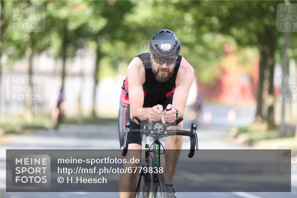 11.08.2024 - GEWOBA Citytriathlon Bremen H.Heesch http://msf.ph/oto/6779838 11.08.2024 11:48:05 Radfahren 760, 809, 906, 918, 924, 928 meine-sportfotos.de