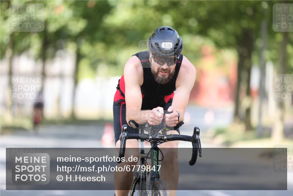 11.08.2024 - GEWOBA Citytriathlon Bremen H.Heesch http://msf.ph/oto/6779847 11.08.2024 11:48:05 Radfahren 760, 809, 906, 918, 924, 928 meine-sportfotos.de