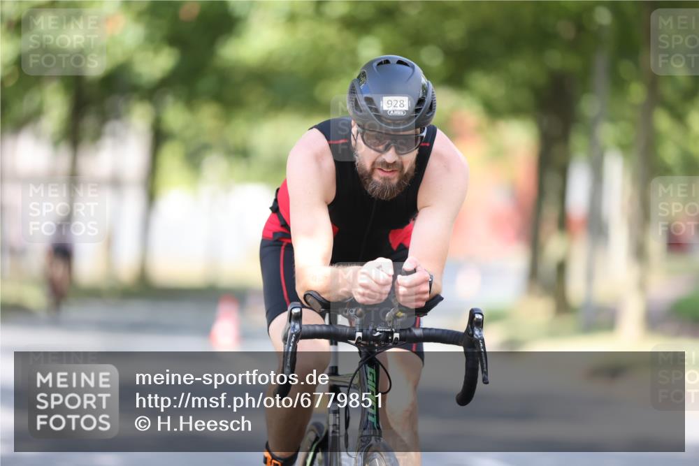 11.08.2024 - GEWOBA Citytriathlon Bremen H.Heesch http://msf.ph/oto/6779851 11.08.2024 11:48:05 Radfahren 760, 809, 906, 918, 924, 928 meine-sportfotos.de