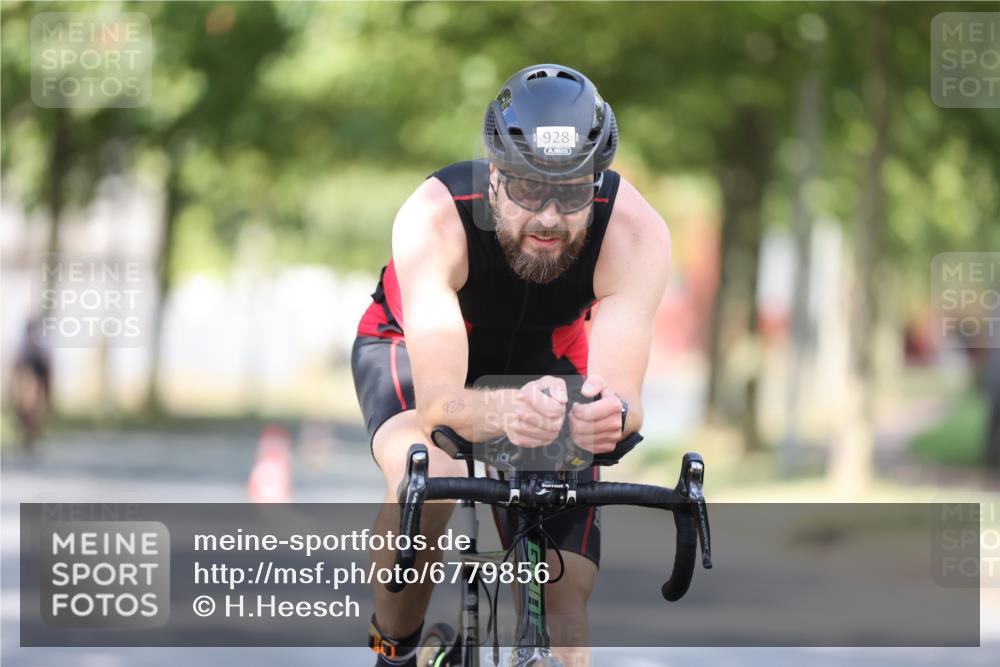 11.08.2024 - GEWOBA Citytriathlon Bremen H.Heesch http://msf.ph/oto/6779856 11.08.2024 11:48:05 Radfahren 760, 809, 906, 918, 924, 928 meine-sportfotos.de