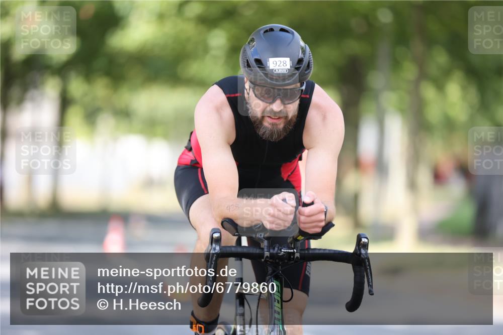 11.08.2024 - GEWOBA Citytriathlon Bremen H.Heesch http://msf.ph/oto/6779860 11.08.2024 11:48:05 Radfahren 760, 809, 906, 918, 924, 928 meine-sportfotos.de