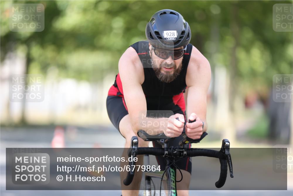 11.08.2024 - GEWOBA Citytriathlon Bremen H.Heesch http://msf.ph/oto/6779864 11.08.2024 11:48:05 Radfahren 760, 809, 906, 918, 924, 928 meine-sportfotos.de