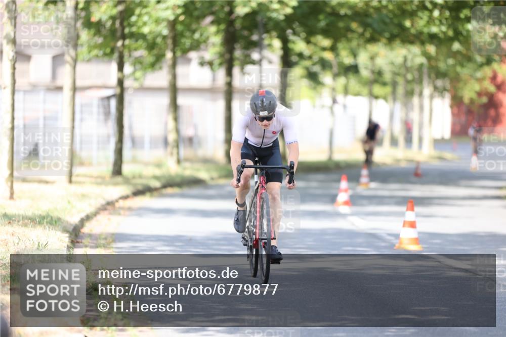 11.08.2024 - GEWOBA Citytriathlon Bremen H.Heesch http://msf.ph/oto/6779877 11.08.2024 11:48:09 Radfahren 760, 809, 851, 886, 906, 918, 928 meine-sportfotos.de