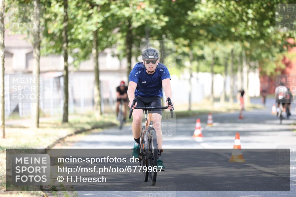 11.08.2024 - GEWOBA Citytriathlon Bremen H.Heesch http://msf.ph/oto/6779967 11.08.2024 11:48:17 Radfahren 760, 809, 847, 851, 886, 928, 1025 meine-sportfotos.de