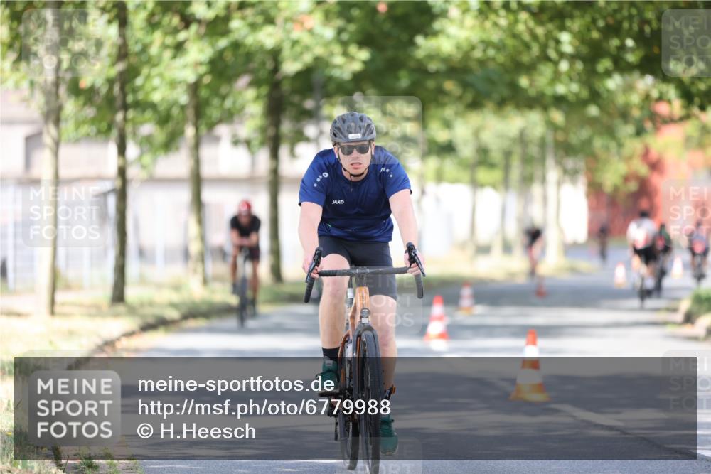 11.08.2024 - GEWOBA Citytriathlon Bremen H.Heesch http://msf.ph/oto/6779988 11.08.2024 11:48:17 Radfahren 760, 809, 847, 851, 886, 928, 1025 meine-sportfotos.de