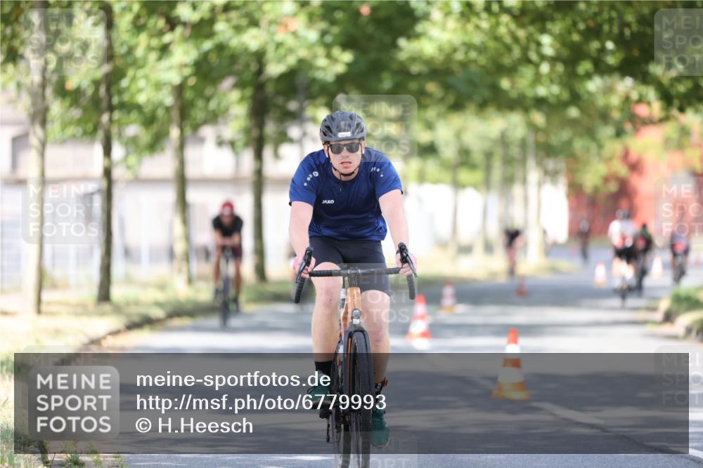 11.08.2024 - GEWOBA Citytriathlon Bremen H.Heesch http://msf.ph/oto/6779993 11.08.2024 11:48:17 Radfahren 760, 809, 847, 851, 886, 928, 1025 meine-sportfotos.de