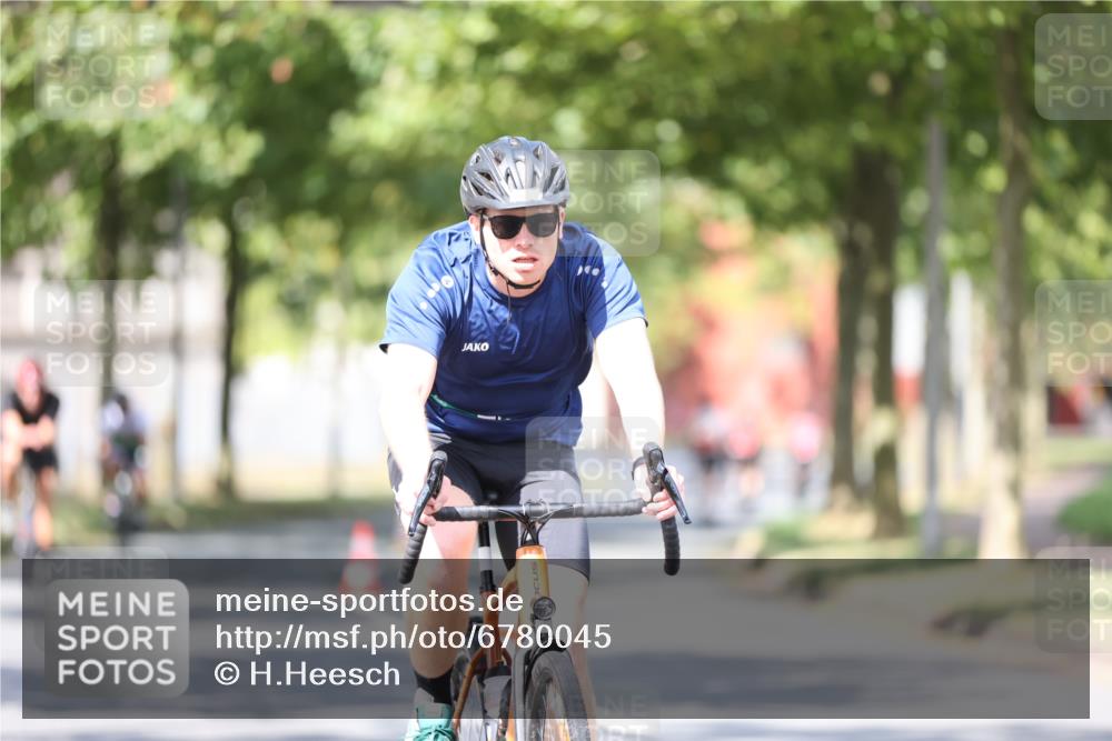 11.08.2024 - GEWOBA Citytriathlon Bremen H.Heesch http://msf.ph/oto/6780045 11.08.2024 11:48:18 Radfahren 760, 809, 847, 851, 886, 1025 meine-sportfotos.de
