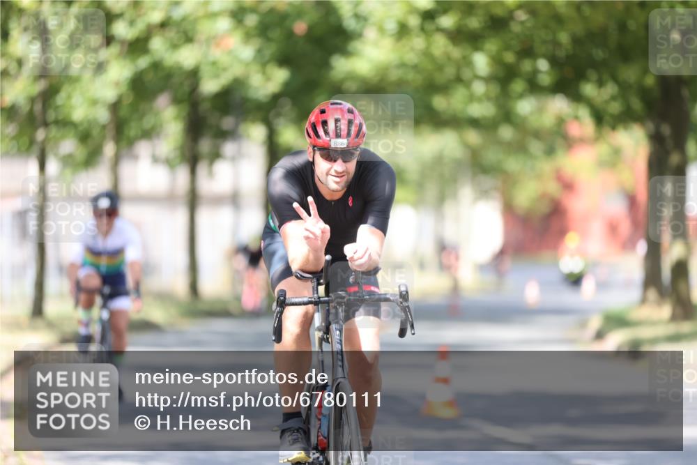 11.08.2024 - GEWOBA Citytriathlon Bremen H.Heesch http://msf.ph/oto/6780111 11.08.2024 11:48:21 Radfahren 760, 809, 847, 851, 886, 939, 1025 meine-sportfotos.de