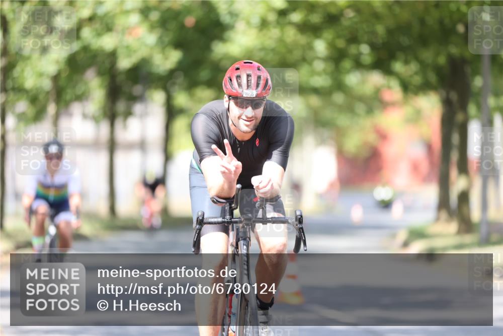 11.08.2024 - GEWOBA Citytriathlon Bremen H.Heesch http://msf.ph/oto/6780124 11.08.2024 11:48:21 Radfahren 760, 809, 847, 851, 886, 939, 1025 meine-sportfotos.de