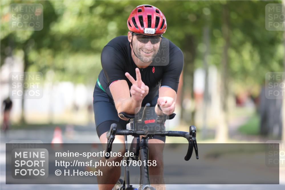 11.08.2024 - GEWOBA Citytriathlon Bremen H.Heesch http://msf.ph/oto/6780158 11.08.2024 11:48:22 Radfahren 760, 809, 847, 851, 886, 939, 1025 meine-sportfotos.de