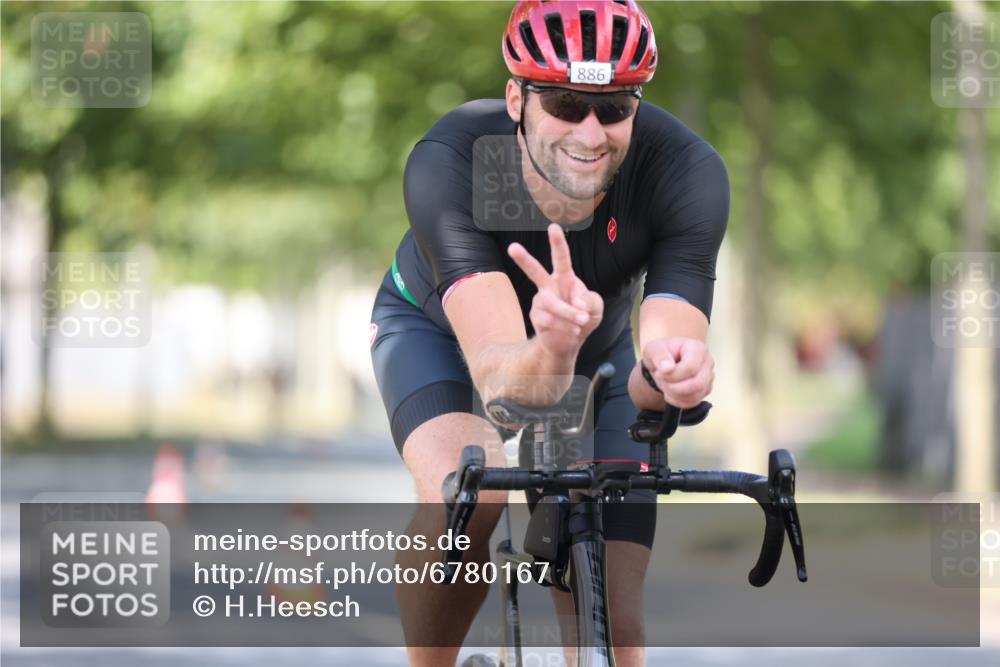 11.08.2024 - GEWOBA Citytriathlon Bremen H.Heesch http://msf.ph/oto/6780167 11.08.2024 11:48:22 Radfahren 760, 809, 847, 851, 886, 939, 1025 meine-sportfotos.de