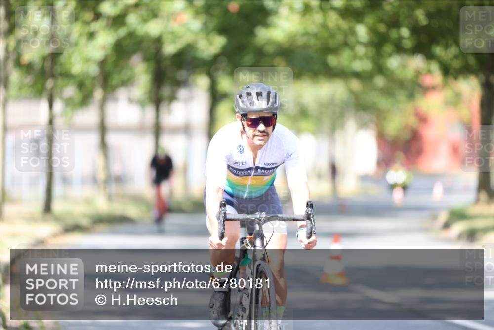 11.08.2024 - GEWOBA Citytriathlon Bremen H.Heesch http://msf.ph/oto/6780181 11.08.2024 11:48:23 Radfahren 809, 847, 851, 886, 939, 1025 meine-sportfotos.de