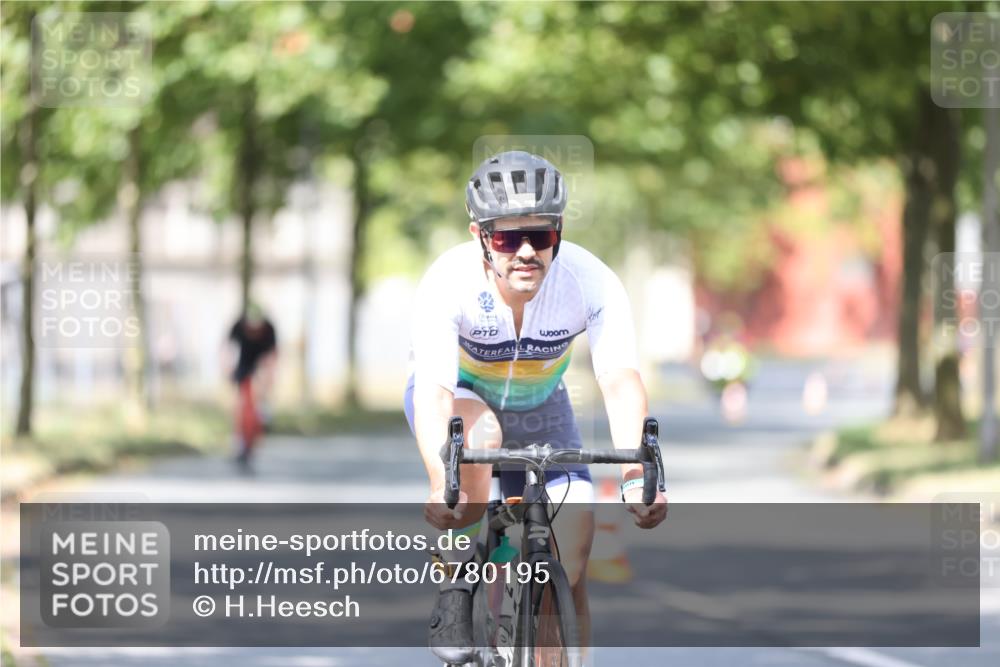 11.08.2024 - GEWOBA Citytriathlon Bremen H.Heesch http://msf.ph/oto/6780195 11.08.2024 11:48:23 Radfahren 809, 847, 851, 886, 939, 1025 meine-sportfotos.de