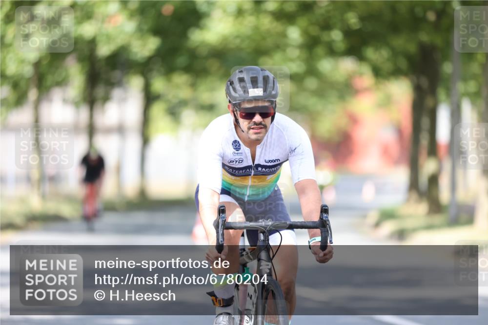 11.08.2024 - GEWOBA Citytriathlon Bremen H.Heesch http://msf.ph/oto/6780204 11.08.2024 11:48:23 Radfahren 809, 847, 851, 886, 939, 1025 meine-sportfotos.de