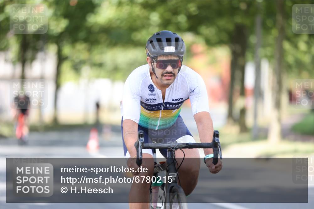 11.08.2024 - GEWOBA Citytriathlon Bremen H.Heesch http://msf.ph/oto/6780215 11.08.2024 11:48:23 Radfahren 809, 847, 851, 886, 939, 1025 meine-sportfotos.de