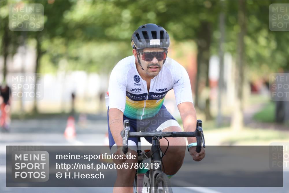 11.08.2024 - GEWOBA Citytriathlon Bremen H.Heesch http://msf.ph/oto/6780219 11.08.2024 11:48:23 Radfahren 809, 847, 851, 886, 939, 1025 meine-sportfotos.de