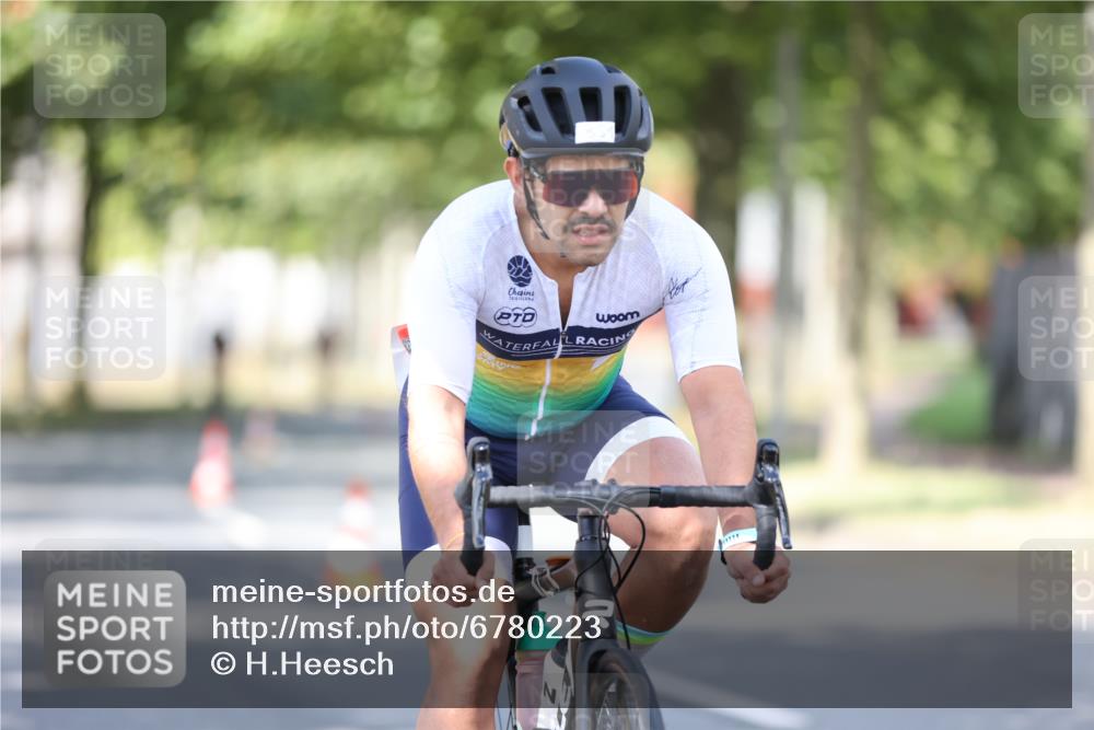 11.08.2024 - GEWOBA Citytriathlon Bremen H.Heesch http://msf.ph/oto/6780223 11.08.2024 11:48:23 Radfahren 809, 847, 851, 886, 939, 1025 meine-sportfotos.de