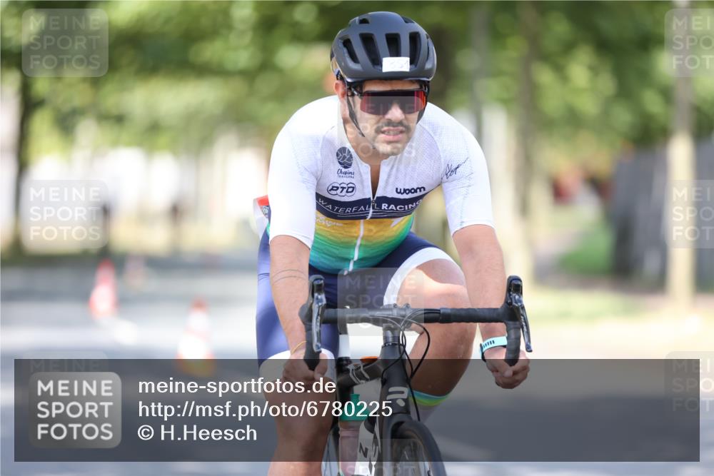 11.08.2024 - GEWOBA Citytriathlon Bremen H.Heesch http://msf.ph/oto/6780225 11.08.2024 11:48:23 Radfahren 809, 847, 851, 886, 939, 1025 meine-sportfotos.de