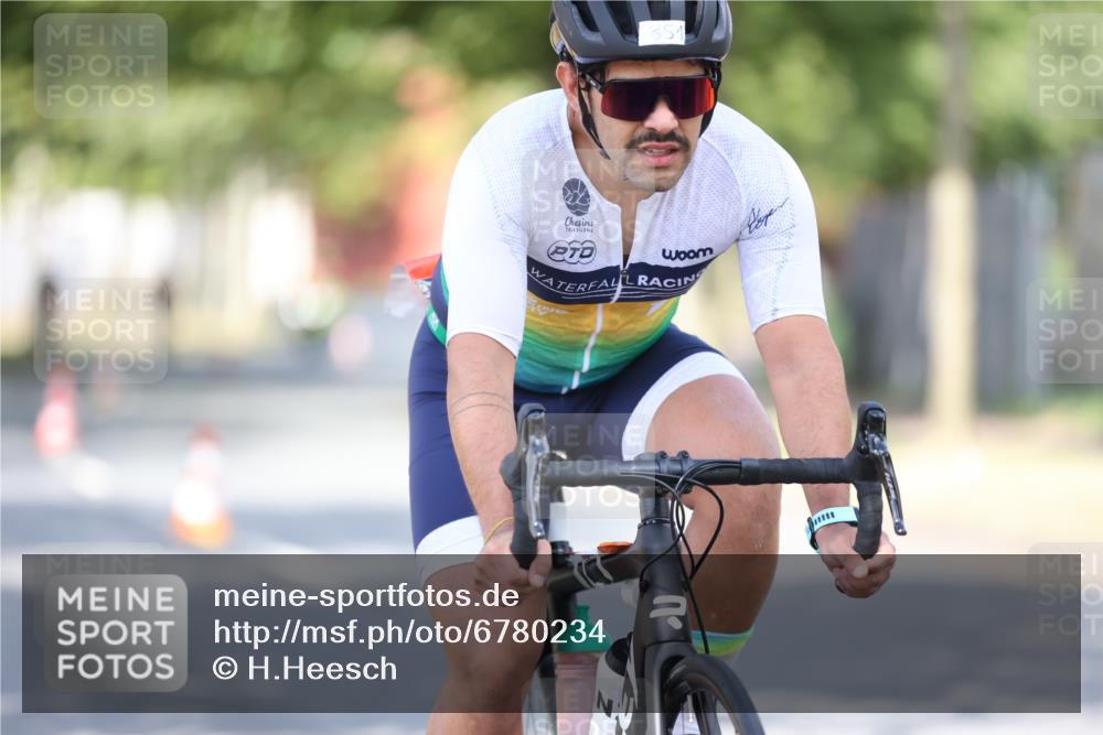 11.08.2024 - GEWOBA Citytriathlon Bremen H.Heesch http://msf.ph/oto/6780234 11.08.2024 11:48:23 Radfahren 809, 847, 851, 886, 939, 1025 meine-sportfotos.de
