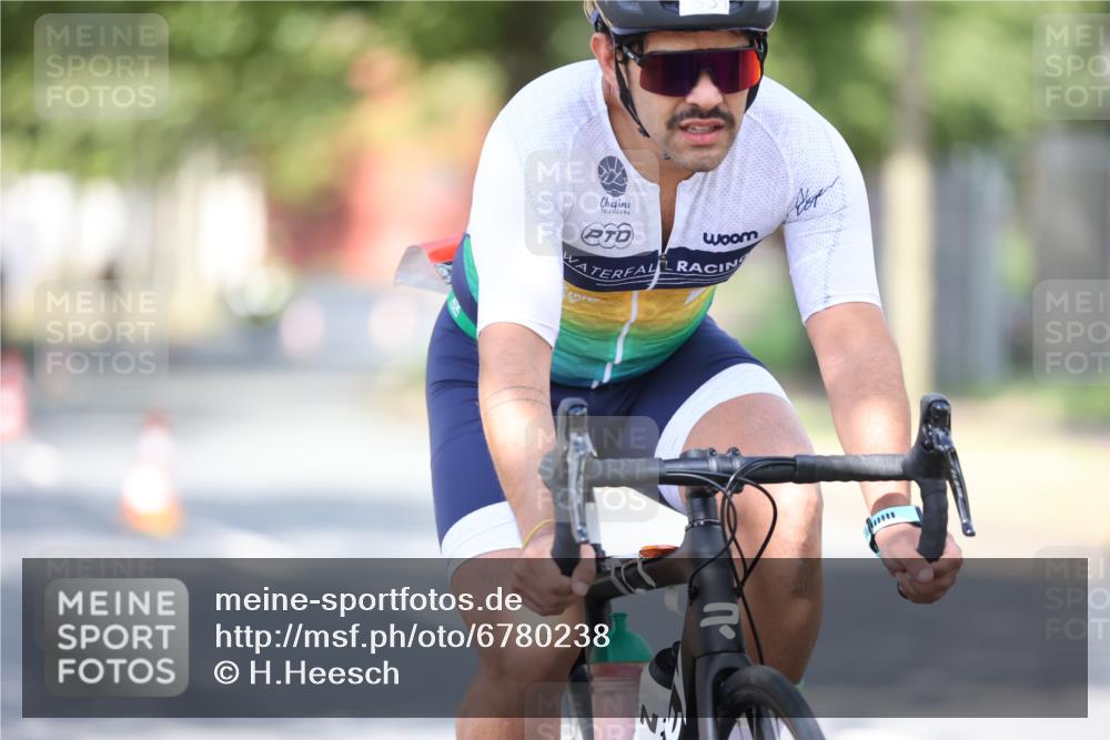 11.08.2024 - GEWOBA Citytriathlon Bremen H.Heesch http://msf.ph/oto/6780238 11.08.2024 11:48:23 Radfahren 809, 847, 851, 886, 939, 1025 meine-sportfotos.de