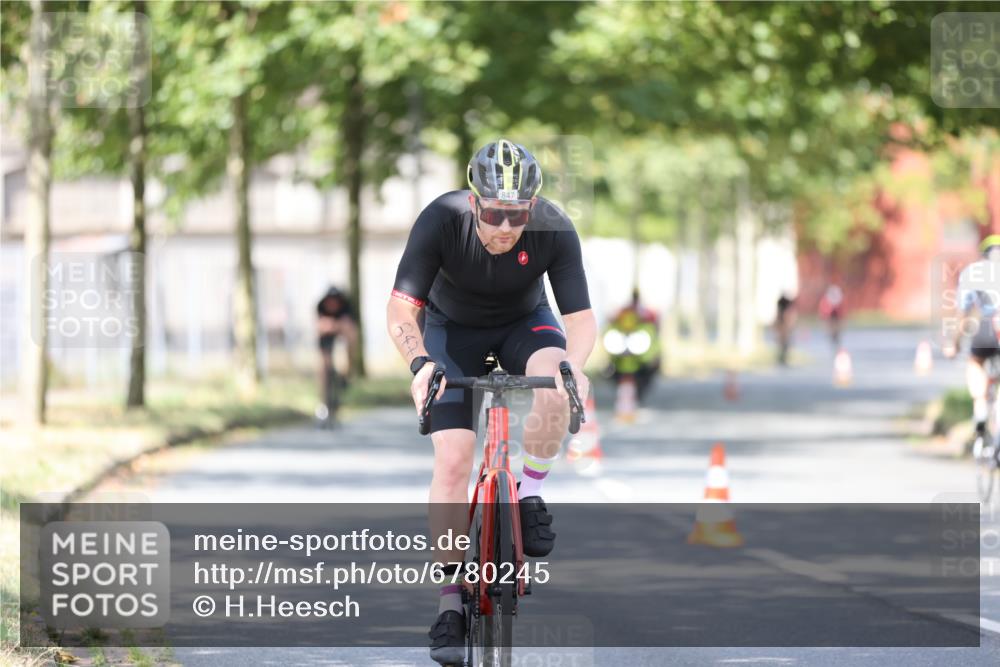 11.08.2024 - GEWOBA Citytriathlon Bremen H.Heesch http://msf.ph/oto/6780245 11.08.2024 11:48:26 Radfahren 787, 809, 847, 851, 870, 886, 939, 1025 meine-sportfotos.de