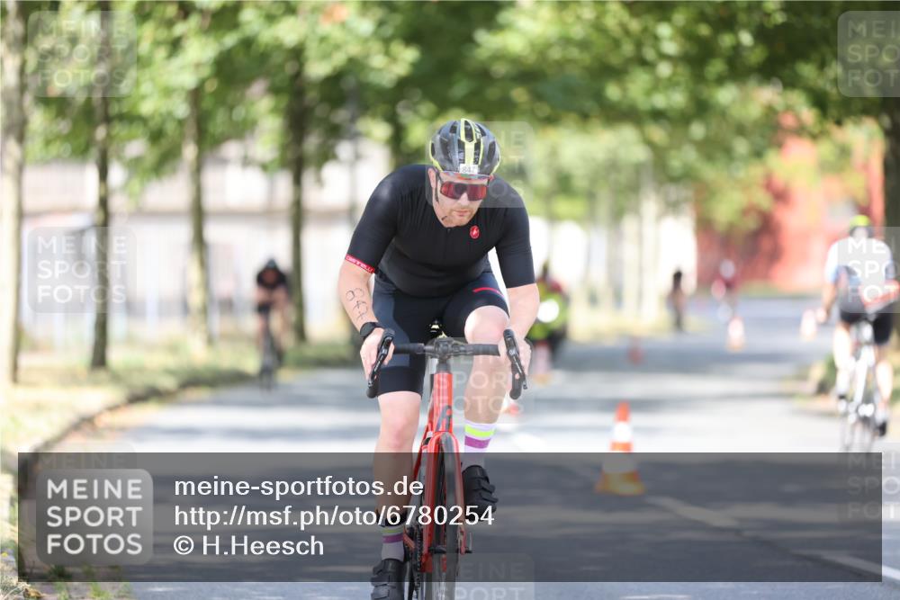 11.08.2024 - GEWOBA Citytriathlon Bremen H.Heesch http://msf.ph/oto/6780254 11.08.2024 11:48:26 Radfahren 787, 809, 847, 851, 870, 886, 939, 1025 meine-sportfotos.de